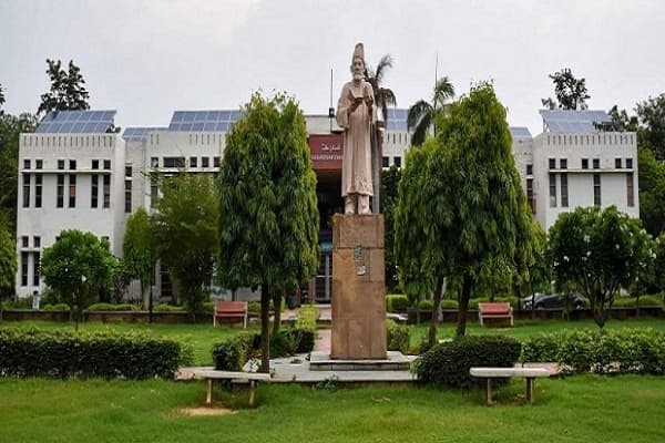 Jamia. Graduates in caps at campus celebration